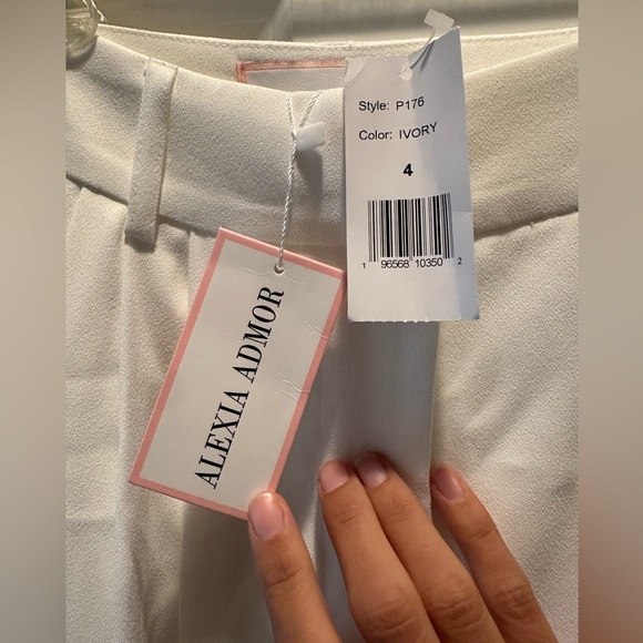 Nordstrom - Alexia Admor - Wide-Leg High-Waisted White Pants - Picture 8 of 9